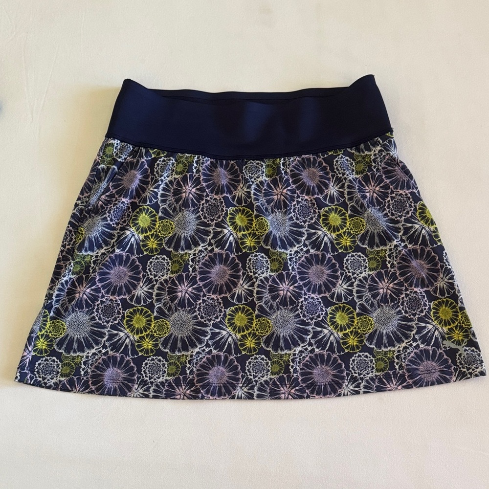 Puma size medium sports skort.  EUC. Gorgeous purple print.